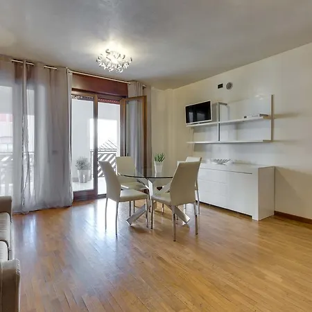Quartiere 2000 Apartment *